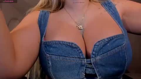 Snapshot of sophiepalmerx chatting on June 2026 12:29:02 PM Sophie Palmer online show from June 2026 12:29:02 PM