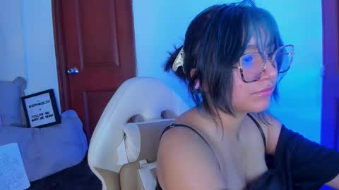   Sophie  online show from February 2026 08:05:01 PM