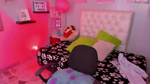 Snapshot of sophiia_13 chatting on December 2024 08:40:01 PM Sofi online show from December 2024 08:40:01 PM