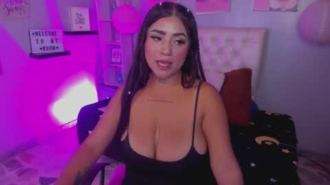 Snapshot of sophiia_13 chatting on February 2025 10:47:02 PM Sofi online show from February 2025 10:47:02 PM