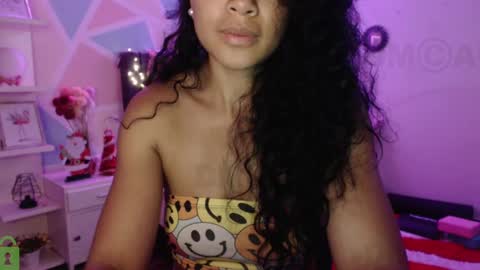 Snapshot of sophiia_dreams chatting on December 2024 11:18:02 PM Sophia this is not my real name online show from December 2024 11:18:02 PM
