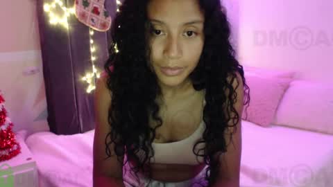 Snapshot of sophiia_dreams chatting on December 2024 12:19:02 AM Sophia this is not my real name online show from December 2024 12:19:02 AM