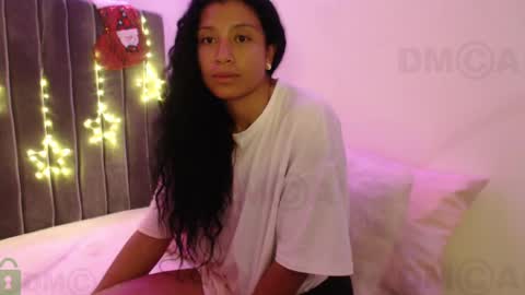 Snapshot of sophiia_dreams chatting on December 2024 02:19:02 AM Sophia this is not my real name online show from December 2024 02:19:02 AM