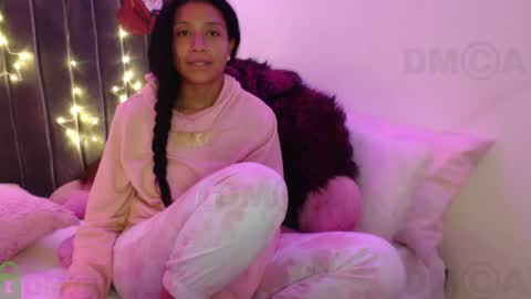 Snapshot of sophiia_dreams chatting on December 2024 03:18:02 AM Sophia this is not my real name online show from December 2024 03:18:02 AM