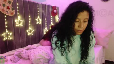 Snapshot of sophiia_dreams chatting on December 2024 02:53:02 AM Sophia this is not my real name online show from December 2024 02:53:02 AM