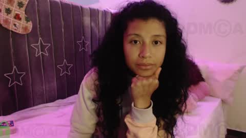 Snapshot of sophiia_dreams chatting on December 2024 01:36:02 AM Sophia this is not my real name online show from December 2024 01:36:02 AM