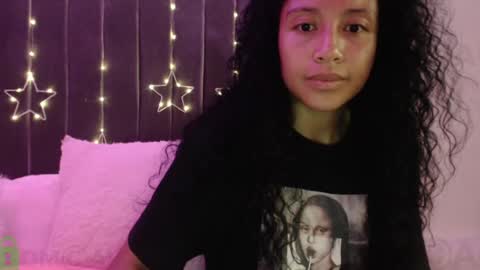 Snapshot of sophiia_dreams chatting on January 2025 11:39:02 PM Sophia this is not my real name online show from January 2025 11:39:02 PM