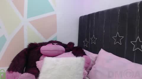 Snapshot of sophiia_dreams chatting on February 2025 02:08:02 AM Sophia this is not my real name online show from February 2025 02:08:02 AM