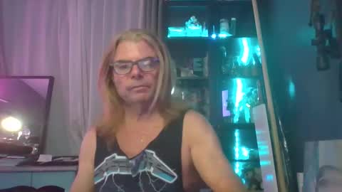 Milaney  Dalaney online show from April 2026 03:24:01 AM