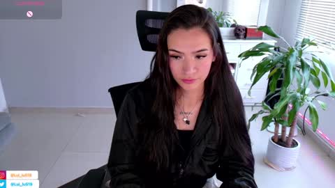 Luisa    online show from February 2025 09:02:01 PM