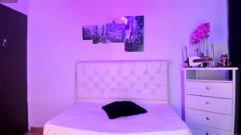      online show from October 2025 01:02:02 AM