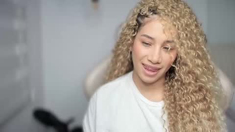 brisa  s online show from February 2025 02:29:02 PM