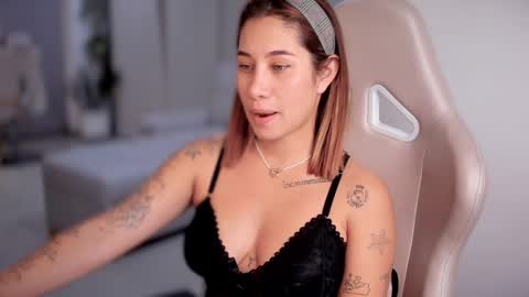 brisa  s online show from February 2025 01:00:02 AM