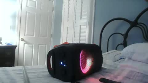 Snapshot of spacecase843 chatting on February 2025 01:55:01 AM TrndSettrz online show from February 2025 01:55:01 AM