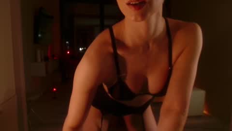 Elizabeth online show from October 2025 04:58:01 PM