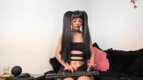 Snapshot of split_girl chatting on February 2025 02:44:02 AM EMMA online show from February 2025 02:44:02 AM