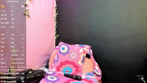 Snapshot of split_girl chatting on October 2025 10:13:02 AM EMMA online show from October 2025 10:13:02 AM