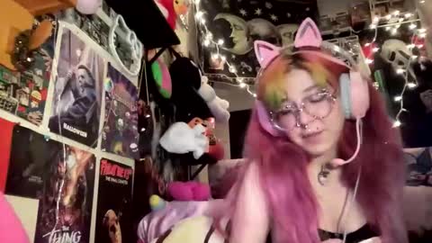 Snapshot of spookysanrihoe chatting on May 2026 12:16:01 AM Pixie online show from May 2026 12:16:01 AM