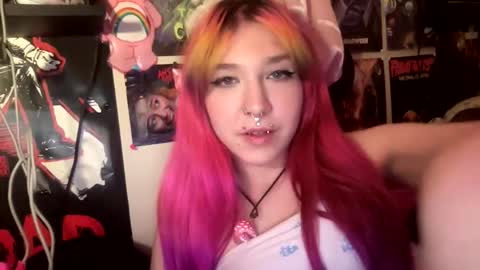 Snapshot of spookysanrihoe chatting on June 2026 01:32:02 AM Pixie online show from June 2026 01:32:02 AM