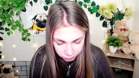 Karina online show from November 2025 12:15:02 PM