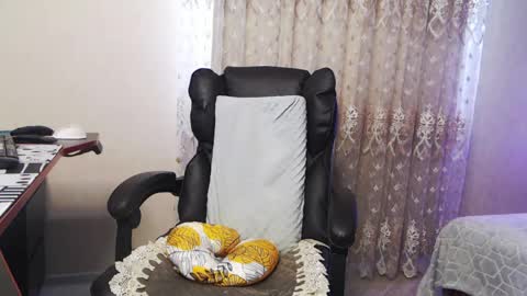 Tips are the best compliment to a woman online show from April 2026 08:26:02 AM