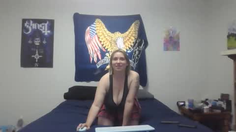 squeakerkitty online show from April 2026 07:39:02 PM