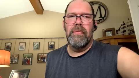Snapshot of squirreldiamond chatting on May 2026 02:05:01 PM squirreldiamond online show from May 2026 02:05:01 PM