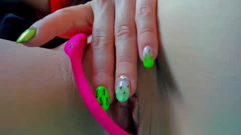 Snapshot of squirttati33 chatting on December 2024 02:49:02 PM Tati online show from December 2024 02:49:02 PM