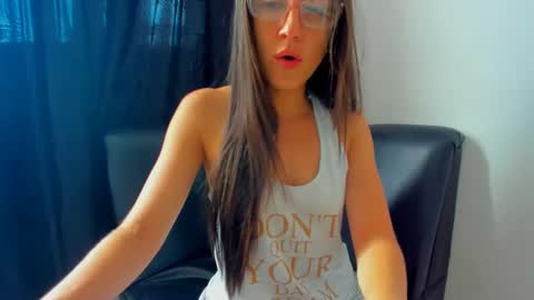 Snapshot of squirttati33 chatting on March 2025 02:37:02 PM Tati online show from March 2025 02:37:02 PM