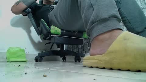 Snapshot of srfindomfeet_ chatting on January 2025 06:17:01 AM sr master cum its my old account online show from January 2025 06:17:01 AM