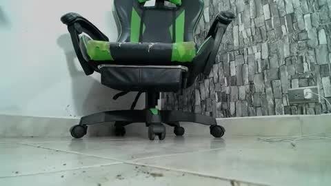 Snapshot of srfindomfeet_ chatting on January 2025 04:18:01 AM sr master cum its my old account online show from January 2025 04:18:01 AM