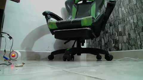 Snapshot of srfindomfeet_ chatting on January 2025 03:11:02 AM sr master cum its my old account online show from January 2025 03:11:02 AM