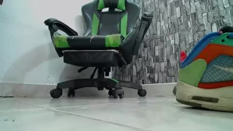 Snapshot of srfindomfeet_ chatting on January 2025 05:08:01 AM sr master cum its my old account online show from January 2025 05:08:01 AM