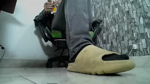 Snapshot of srfindomfeet_ chatting on January 2025 08:00:02 AM sr master cum its my old account online show from January 2025 08:00:02 AM