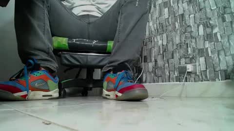 Snapshot of srfindomfeet_ chatting on January 2025 06:53:02 AM sr master cum its my old account online show from January 2025 06:53:02 AM