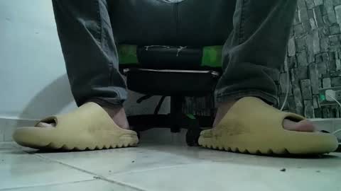 Snapshot of srfindomfeet_ chatting on January 2025 01:07:02 AM sr master cum its my old account online show from January 2025 01:07:02 AM