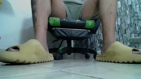 Snapshot of srfindomfeet_ chatting on January 2025 06:21:01 PM sr master cum its my old account online show from January 2025 06:21:01 PM