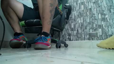 Snapshot of srfindomfeet_ chatting on January 2025 02:28:02 AM sr master cum its my old account online show from January 2025 02:28:02 AM