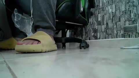 Snapshot of srfindomfeet_ chatting on January 2025 07:06:01 AM sr master cum its my old account online show from January 2025 07:06:01 AM