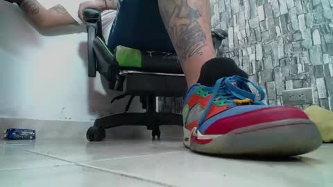 Snapshot of srfindomfeet_ chatting on January 2025 07:18:01 PM sr master cum its my old account online show from January 2025 07:18:01 PM
