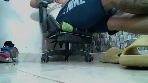 Snapshot of srfindomfeet_ chatting on January 2025 10:28:02 PM sr master cum its my old account online show from January 2025 10:28:02 PM