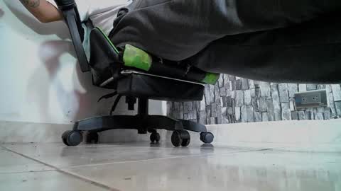 Snapshot of srfindomfeet_ chatting on January 2025 05:04:02 PM sr master cum its my old account online show from January 2025 05:04:02 PM