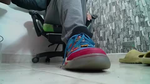 Snapshot of srfindomfeet_ chatting on January 2025 08:07:01 PM sr master cum its my old account online show from January 2025 08:07:01 PM