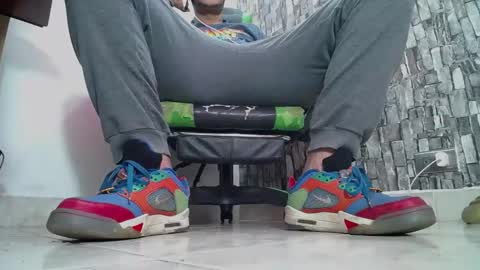 Snapshot of srfindomfeet_ chatting on January 2025 05:56:02 PM sr master cum its my old account online show from January 2025 05:56:02 PM