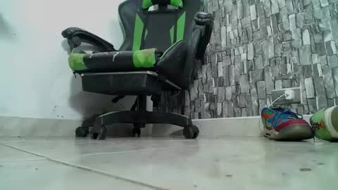 Snapshot of srfindomfeet_ chatting on January 2025 07:25:02 AM sr master cum its my old account online show from January 2025 07:25:02 AM
