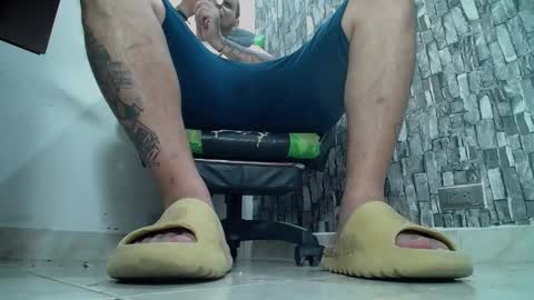 Snapshot of srfindomfeet_ chatting on February 2025 03:08:02 AM sr master cum its my old account online show from February 2025 03:08:02 AM