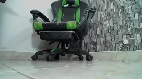 Snapshot of srfindomfeet_ chatting on February 2025 09:51:01 PM sr master cum its my old account online show from February 2025 09:51:01 PM