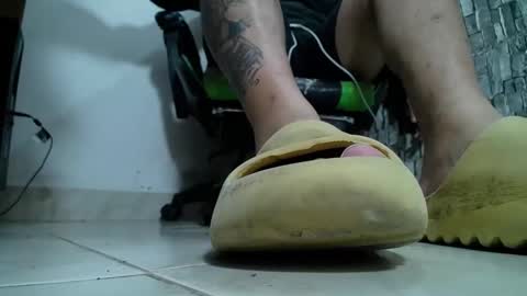 Snapshot of srfindomfeet_ chatting on February 2025 04:26:02 AM sr master cum its my old account online show from February 2025 04:26:02 AM