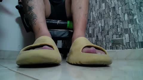 Snapshot of srfindomfeet_ chatting on February 2025 01:30:01 PM sr master cum its my old account online show from February 2025 01:30:01 PM