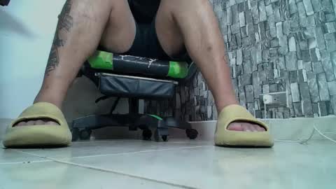Snapshot of srfindomfeet_ chatting on February 2025 07:35:02 PM sr master cum its my old account online show from February 2025 07:35:02 PM